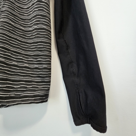 90 Degree Athletic Long Sleeve - Size US M - Picture 3 of 6